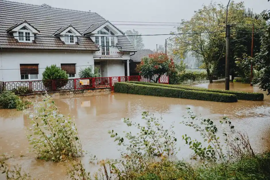 water damage restoration serving west palm beach